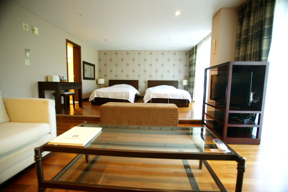 Lake Hills Jeju Resort Seogwipo Extérieur photo