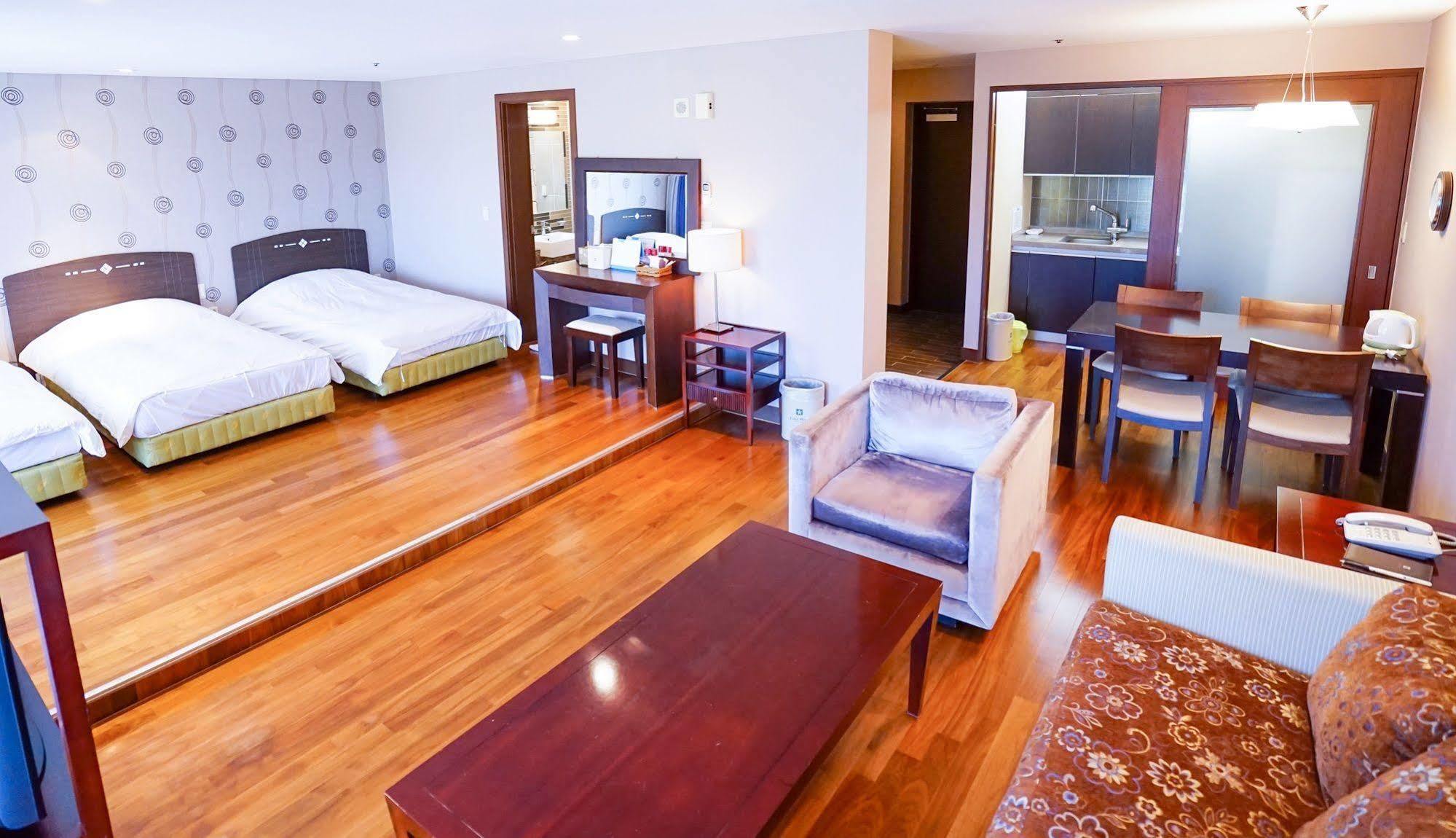 Lake Hills Jeju Resort Seogwipo Extérieur photo