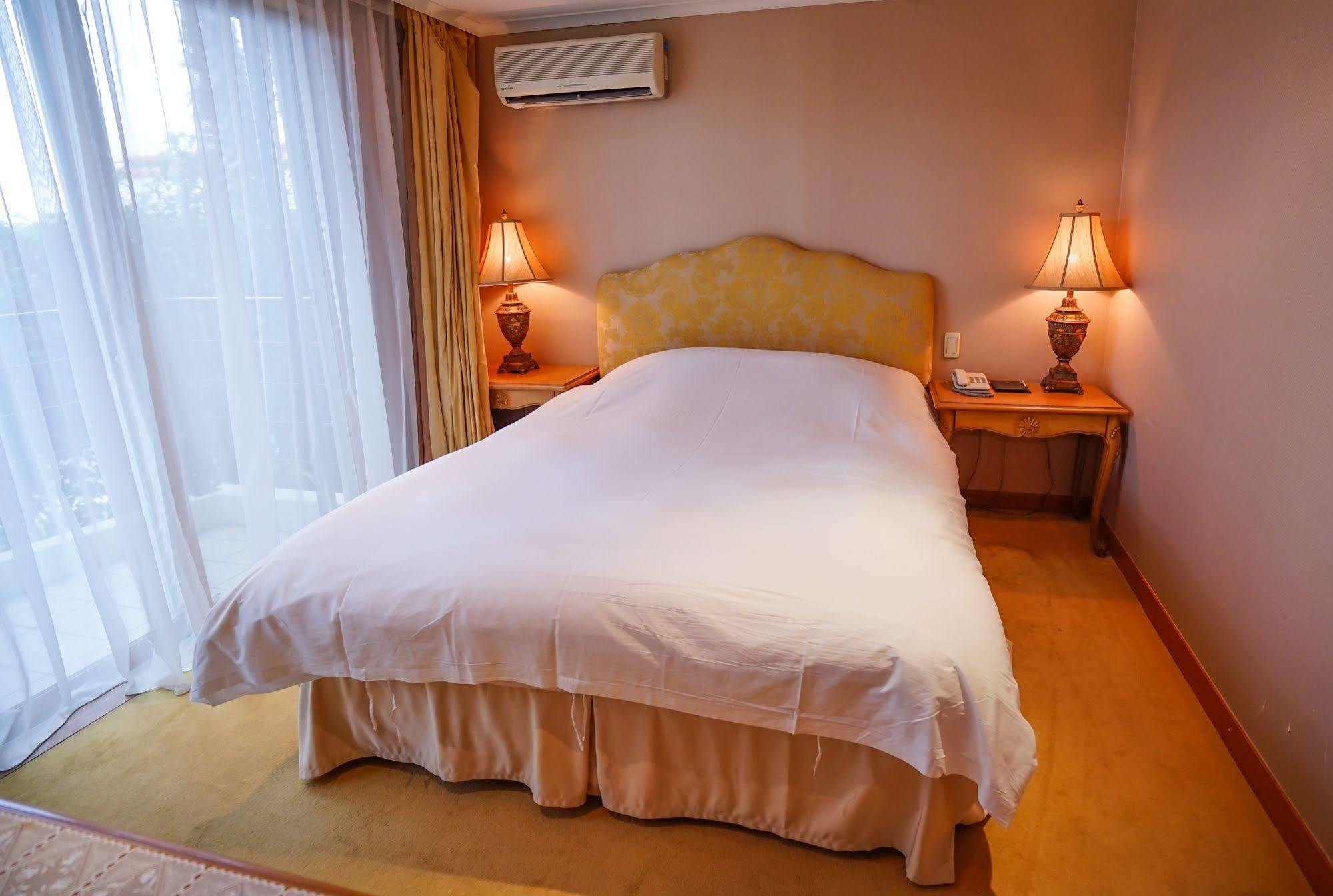 Lake Hills Jeju Resort Seogwipo Extérieur photo